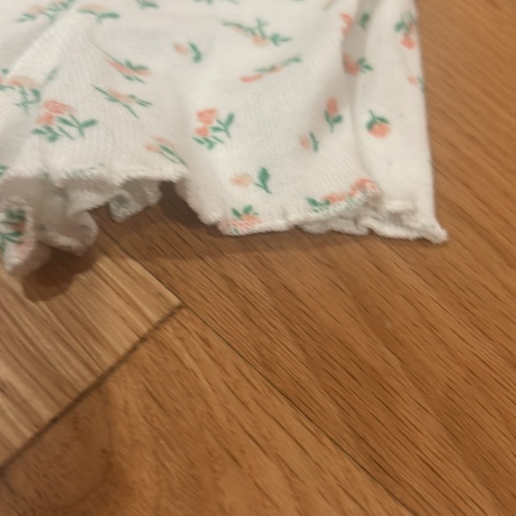 White top, flowers, and blue butterfly - Picture 4 of 4